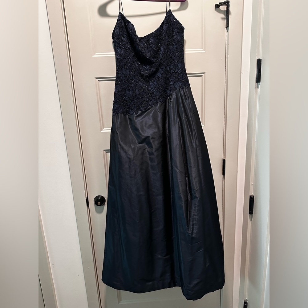 Carmen Marc Valvo Collection Ballgown. Size 6